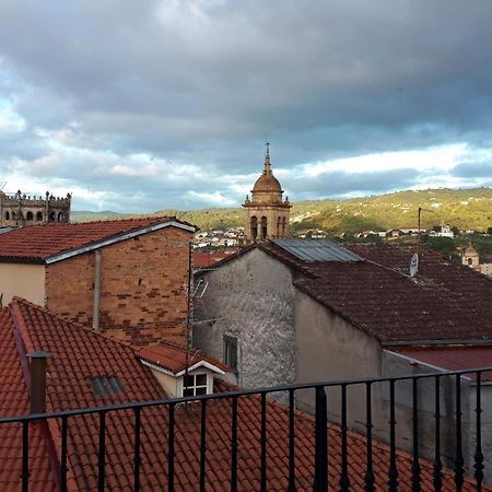 אורנסה Apartamento Con Terraza En El Casco Historico מראה חיצוני תמונה